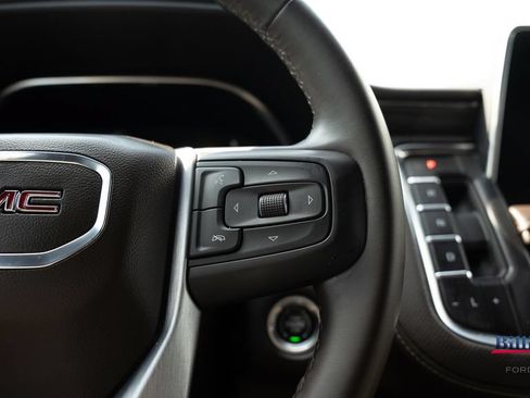 Used 2023 GMC Yukon XL SLT AWD/4WD image 10
