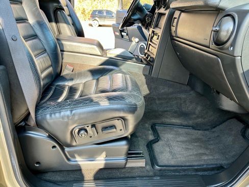 Used 2005 HUMMER H2 Luxury w/ Preferred Equipment Group image 15