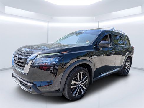 Used 2023 Nissan Pathfinder Platinum image 7