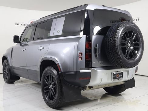 Used 2023 Land Rover Defender 110 SE image 4