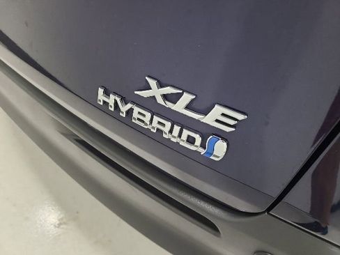 Certified 2021 Toyota Sienna XLE FWD image 9