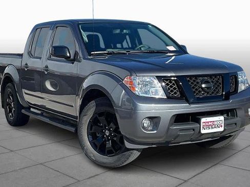Certified 2021 Nissan Frontier SV w/ Midnight Edition Floor Mats image 3