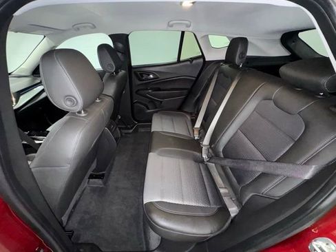 Used 2025 Chevrolet Trax LT w/ LT Convenience Package image 12