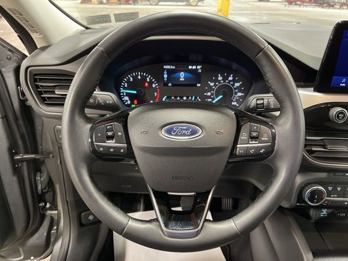 Used 2022 Ford Escape SE w/ Convenience Package image 16