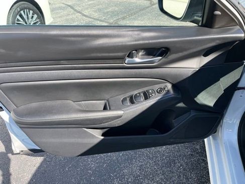 Used 2025 Nissan Altima 2.5 SV FWD image 20