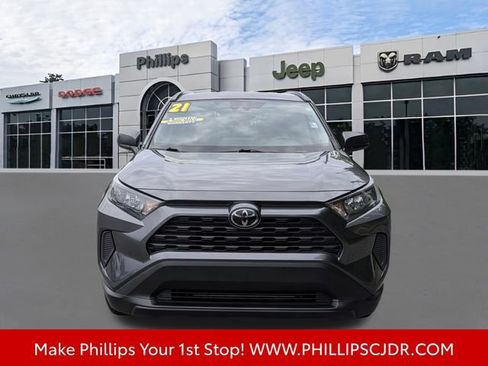 Used 2021 Toyota RAV4 LE FWD image 8