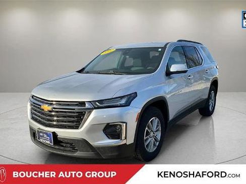Used 2022 Chevrolet Traverse LT image 2