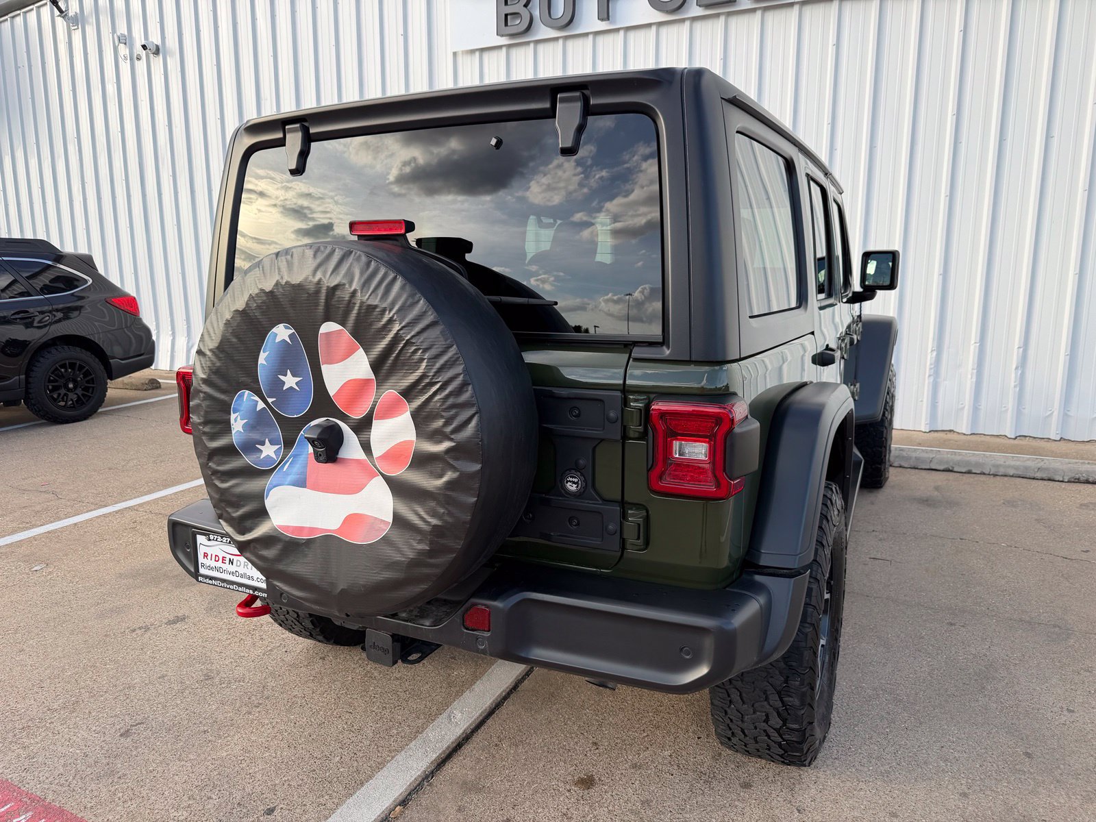 Used 2023 Jeep Wrangler Unlimited Rubicon w/ Dual Top Group AWD/4WD image 7