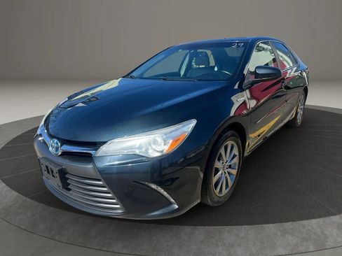 Used 2017 Toyota Camry XLE w/ Moonroof Package image 1