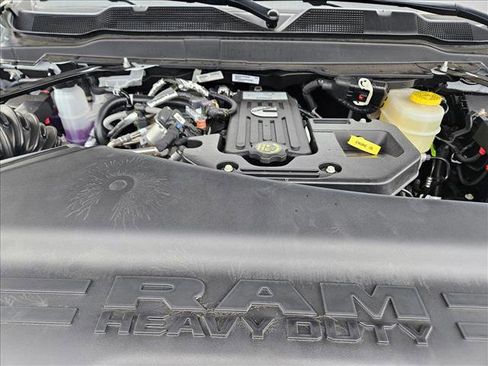 New 2026 RAM 2500 Laramie AWD/4WD image 17