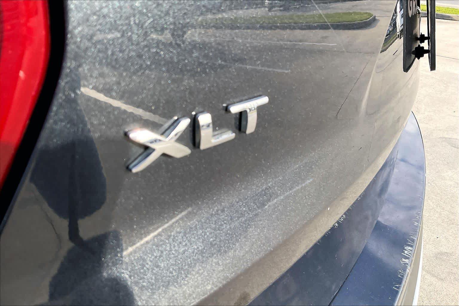 Used 2017 Ford Explorer XLT w/ Equipment Group 202A FWD image 10