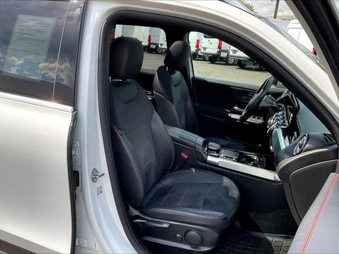 Used 2022 Mercedes-Benz GLB 250 4MATIC image 31