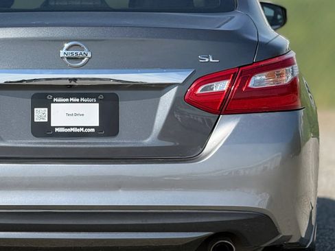 Used 2017 Nissan Altima 2.5 SL w/ Moonroof Package image 9