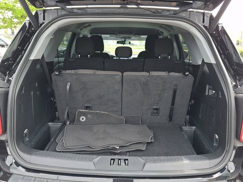 Used 2023 Ford Explorer XLT AWD/4WD image 29