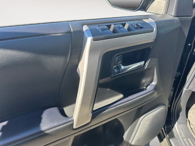 Used 2024 Toyota 4Runner SR5 AWD/4WD image 10