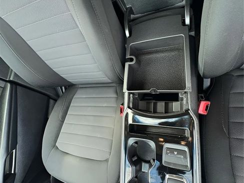 Used 2019 Ford Edge SE image 19