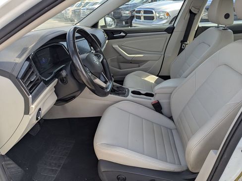 Used 2024 Volkswagen Jetta SE FWD image 25
