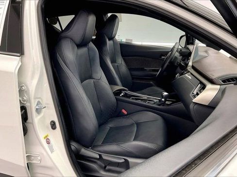 Used 2019 Toyota C-HR Limited image 6