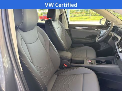 Used 2025 Volkswagen Tiguan SE image 31