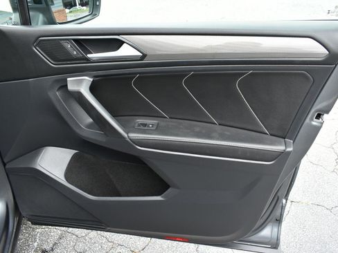 Used 2023 Volkswagen Tiguan SE w/ Panoramic Sunroof Package FWD image 41