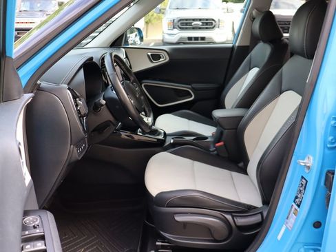 Used 2023 Kia Soul GT-Line FWD image 17