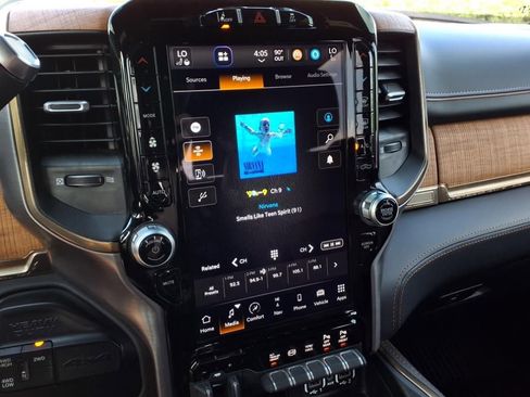 Used 2023 RAM 3500 Limited image 31