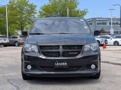 Used 2019 Dodge Grand Caravan SE FWD image 2