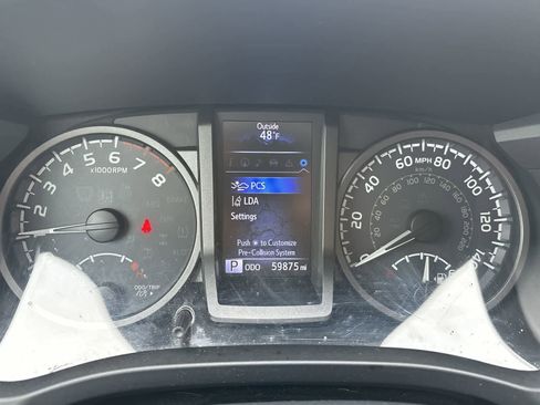 Used 2019 Toyota Tacoma TRD Off-Road image 11