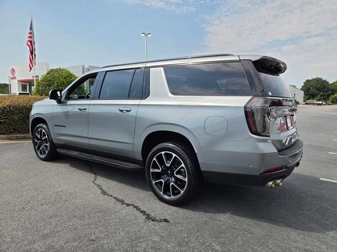 Used 2025 Chevrolet Suburban RST w/ Comfort Package AWD/4WD image 9