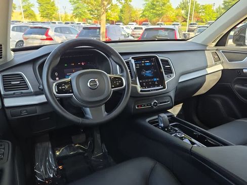 Used 2024 Volvo XC90 B5 Core w/ Protection Package Premier image 10