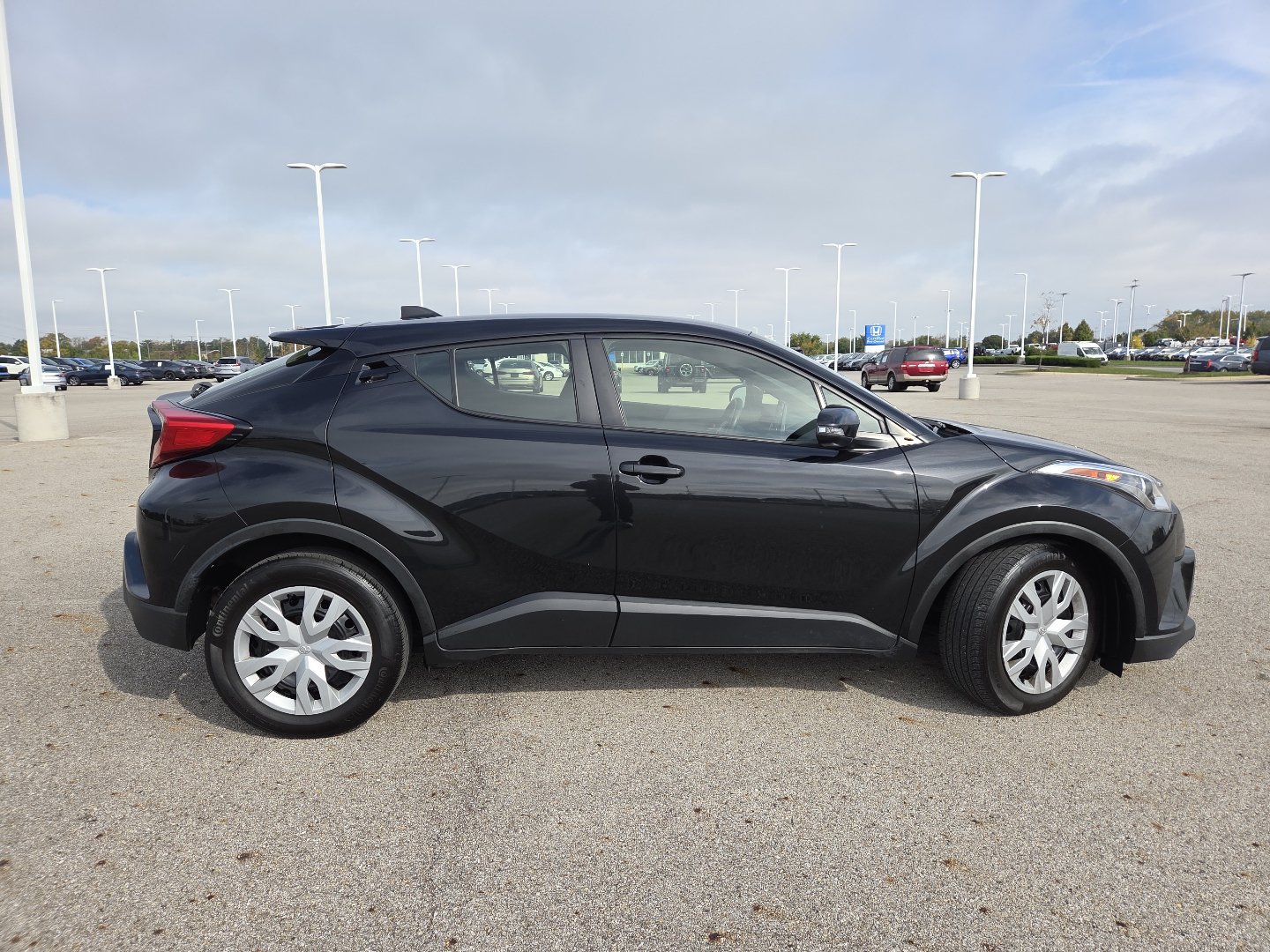 Used 2019 Toyota C-HR LE FWD image 16