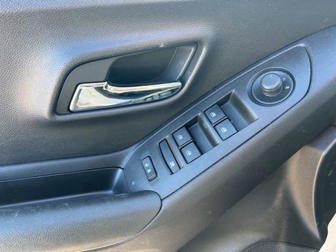 Used 2020 Chevrolet Trax LT image 23