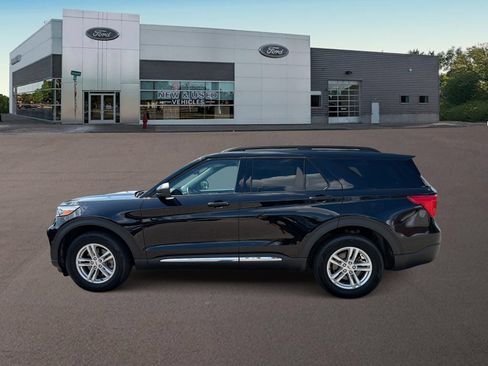Used 2023 Ford Explorer XLT AWD/4WD image 6