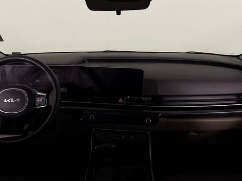 Used 2025 Kia Carnival FWD image 32
