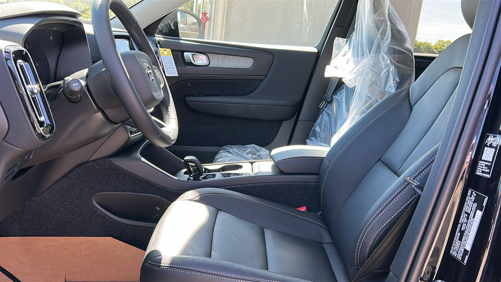 New 2026 Volvo XC40 B5 Core w/ Climate Package AWD/4WD image 10