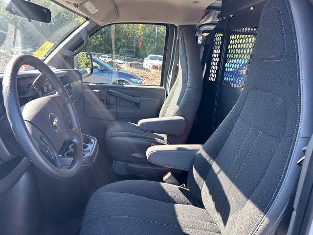 Used 2025 Chevrolet Express 2500 w/ Driver Convenience Package RWD image 13