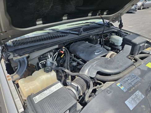 Used 2005 Chevrolet Suburban LT w/ Preferred Equipment Group AWD/4WD image 22
