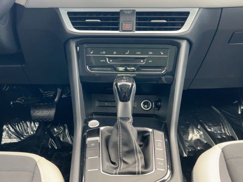 New 2026 Volkswagen Taos SE image 19