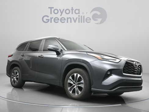 Used 2023 Toyota Highlander XLE FWD image 19