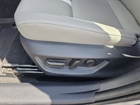 Used 2025 Toyota Camry SE w/ Convenience Package FWD image 19