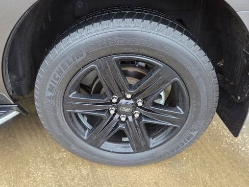 Used 2021 Ford Expedition XLT image 12