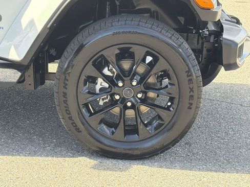 Used 2025 Jeep Wrangler Sahara AWD/4WD image 42