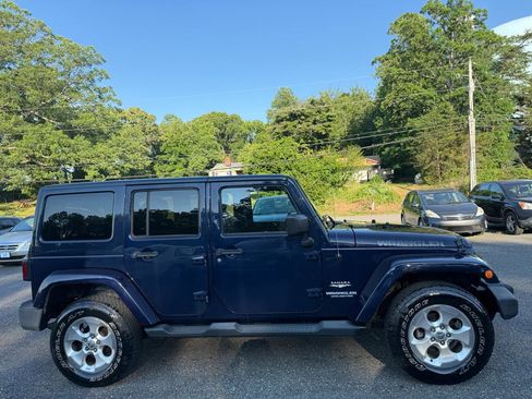 Used 2013 Jeep Wrangler Unlimited Sahara w/ Trailer Tow Group AWD/4WD image 8