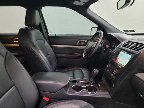 Used 2018 Ford Explorer XLT w/ Equipment Group 202A FWD image 21
