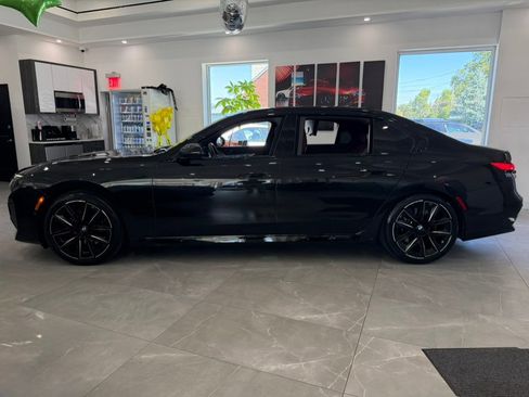 Used 2024 BMW 740i w/ Premium Package 2 RWD image 5