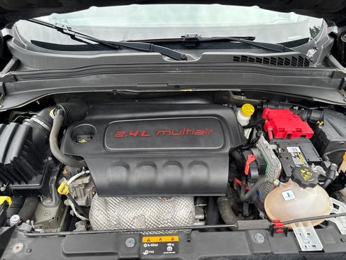 Used 2020 Jeep Renegade Latitude AWD/4WD image 28