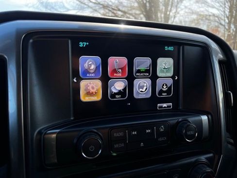 Used 2018 Chevrolet Silverado 1500 LT image 38