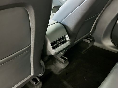 Used 2023 Tesla Model Y Long Range AWD/4WD image 27