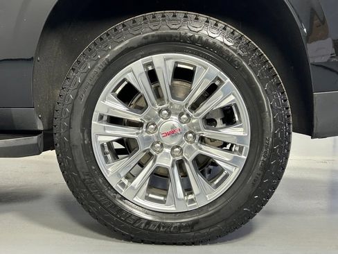 Used 2025 GMC Yukon XL Denali AWD/4WD image 38