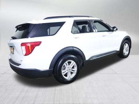 Used 2020 Ford Explorer XLT AWD/4WD image 7